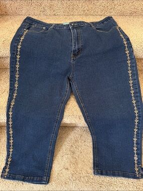 JeanBay Blue Denim Cropped Pants Capris With Decorative Trim Size 16